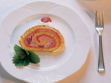 Erdbeer-Biskuitroulade