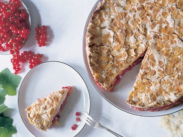 Venosta red currant cake