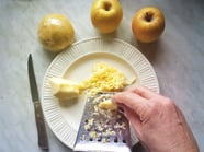 Ravioli mele e speck