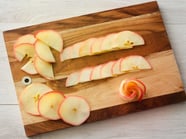 Apple gateau<br>with Gala apple roses