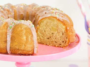 Gugelhupf<br>mit Äpfeln und Sahne