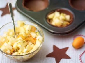 Pastel de fruta picada al cacao