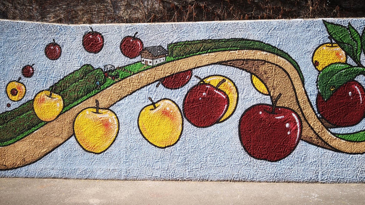 Val Venosta apples present #SavingWalls