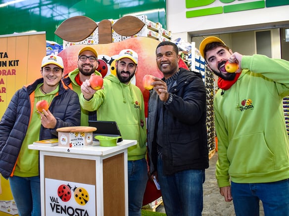 Arranca la segunda fase de las acciones de Manzanas Val Venosta en el punto de venta
