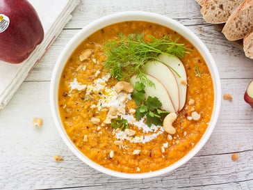 Gazpacho di carote e<br>mele Red Delicious<br>con latte di cocco e curcuma