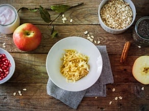Smoothie Bowl mit Ambrosia™-Äpfeln und Zimt