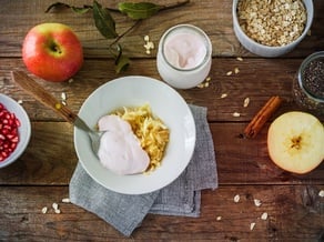 Smoothie Bowl mit Ambrosia™-Äpfeln und Zimt