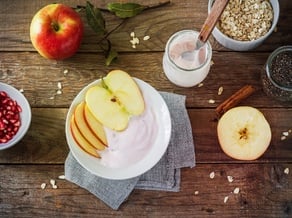 Smoothie Bowl mit Ambrosia™-Äpfeln und Zimt