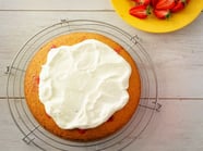 Erdbeer-Poke-Cake