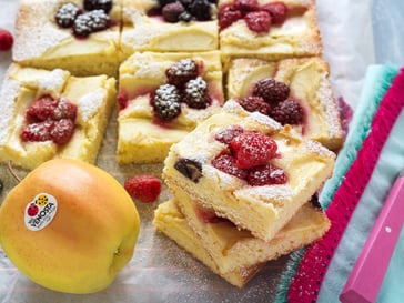 Apple cake with berries