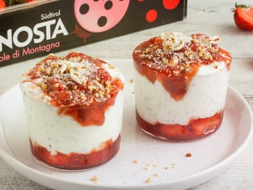Chia pudding alle fragole<br> e latte di cocco