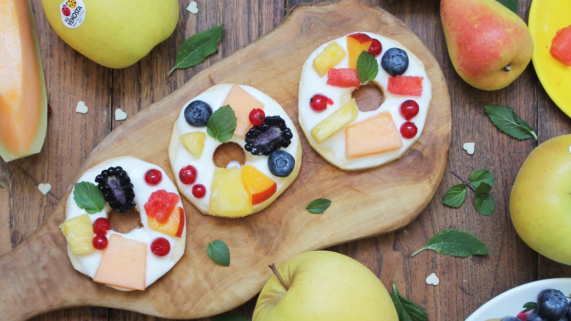 Apfelringe mit frischem Obst