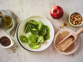 Insalata di spinaci <br>con mele Gala e quinoa