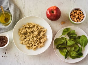 Insalata di spinaci <br>con mele Gala e quinoa