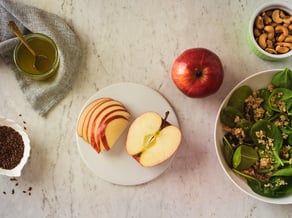 Insalata di spinaci <br>con mele Gala e quinoa