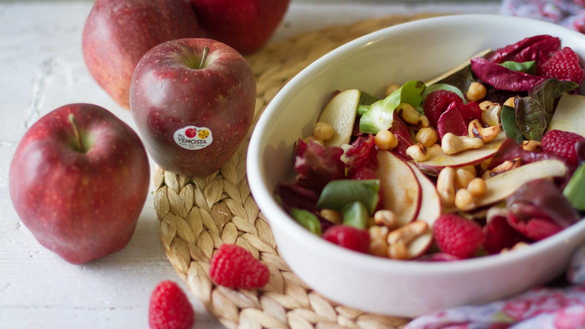 Insalata di radicchio di campo,<br>mele Red Delicious e lamponi