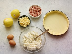 Quiché de quesos, panceta y manzanas Golden Delicious