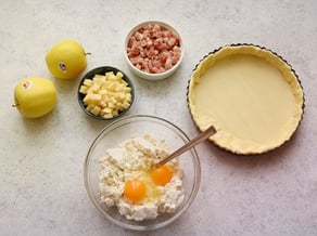 Quiché de quesos, panceta y manzanas Golden Delicious