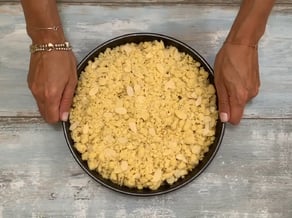 Apple crumb cake
