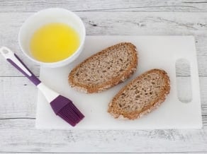 Sandwiches mit Golden Delicious-Äpfeln, Stilfser Käse und Speck