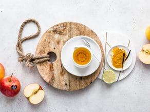 Insalata di farro con gamberi<br>e mela Pinova