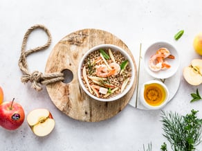 Insalata di farro con gamberi<br>e mela Pinova