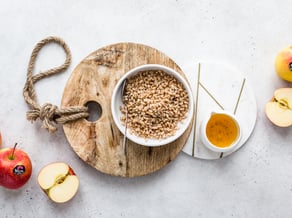 Insalata di farro con gamberi<br>e mela Pinova