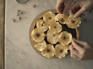 Crostata con ganache al cioccolato<br>e mele Golden Delicious