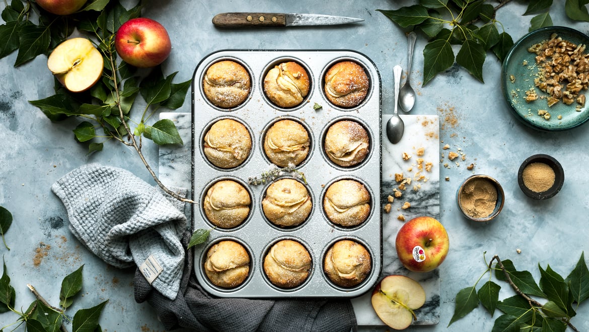 Muffins speziati<br>con mele Braeburn e noci