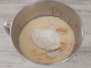 7-Becher-Kuchen mit Joghurt<br>und Marteller Erdbeeren