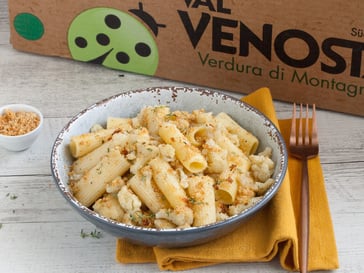 Rigatoni con cavolfiore,<br>pangrattato e acciughe