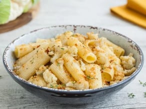 Rigatoni con cavolfiore,<br>pangrattato e acciughe