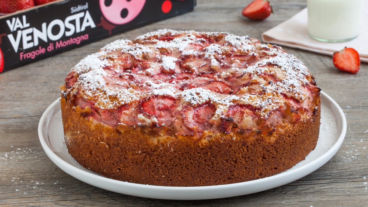 7-Becher-Kuchen mit Joghurt und Marteller Erdbeeren