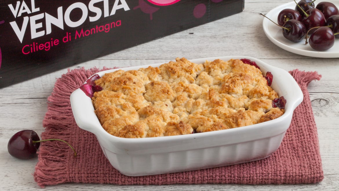 Cobbler de cerezas y avellanas