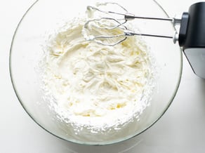 Crostata senza cottura alle mele, frutti rossi e yogurt greco