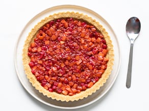 Crostata senza cottura alle mele, frutti rossi e yogurt greco