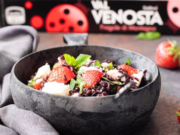 Venere-Reis mit Erdbeeren und Ziegenkäse