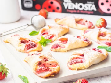 Blätterteigtaschen mit Ricottacreme und Erdbeeren