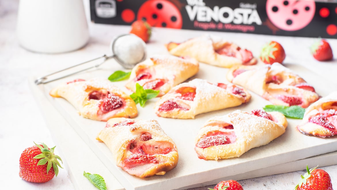 Sfogliatine con crema e fragole
