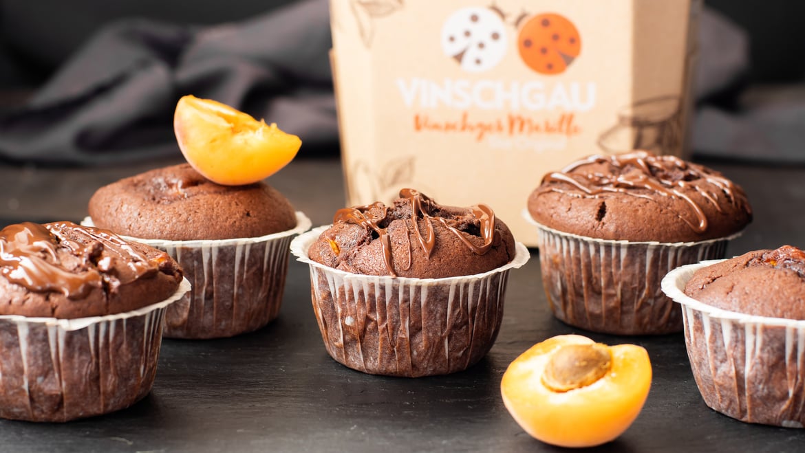 Muffins mit Marillen und Kakao
