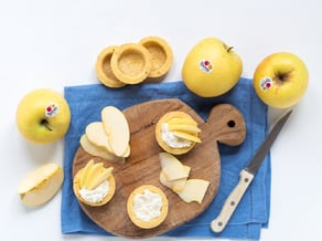 Salzige Törtchen mit Gorgonzolamousse und Äpfeln
