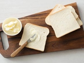 Sandwich con mele Gala,<br>speck e formaggio filante