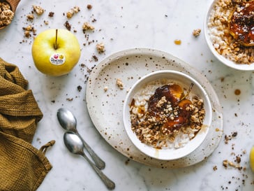 Risolatte alla vaniglia con<br>mele caramellate e crumble