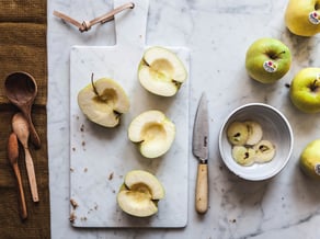 Vanilla rice pudding with caramelized apples and crumble