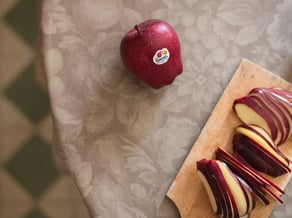 Kuchen mit Red Delicious-Äpfeln<br>und Haselnüssen