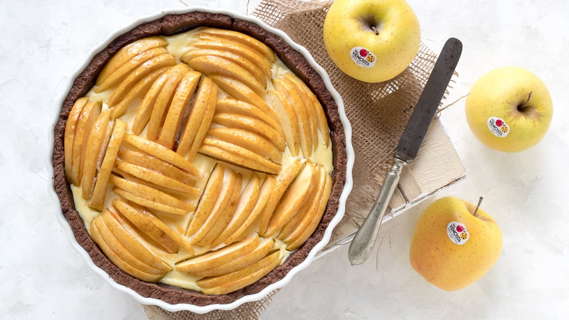 Tart al cacao con crema di ricotta<br>e mele Golden Delicious