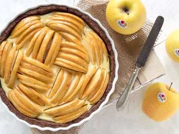 Tart al cacao con crema di ricotta<br>e mele Golden Delicious