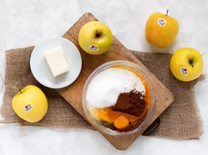 Tart al cacao con crema di ricotta<br>e mele Golden Delicious