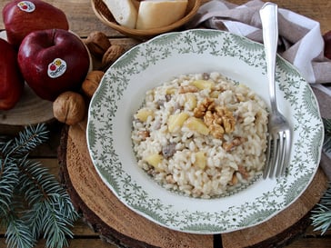 Risotto mit Red Delicious-Apfel, Salsiccia und Walnüssen