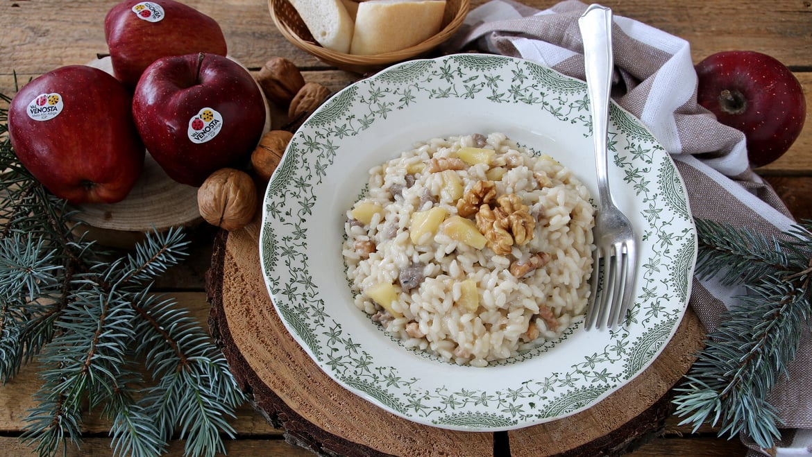 Risotto alla mela Red Delicious,<br>salsiccia e noci